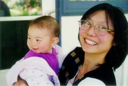 Mẹ hay cười, con ít bị dị ứng