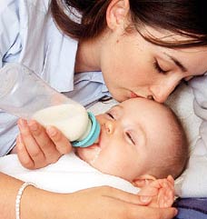 Cho trẻ dùng vú giả có thể giảm nguy cơ đột tử trong khi ngủ