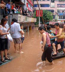 Mưa to kéo dài ở Trung Quốc