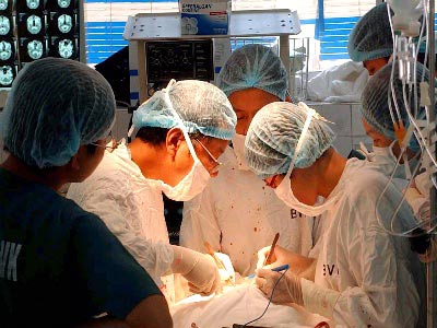 Phẫu thuật thành công cho bệnh nhân có khối u khổng lồ