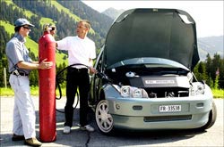 Xe hơi không gây ô nhiễm: Bao giờ?