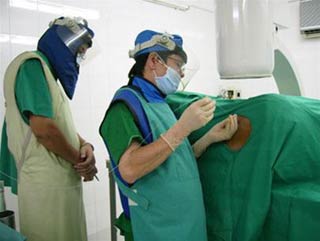 Đau cột sống, không nên tự ý sử dụng thuốc giảm đau và kháng viêm