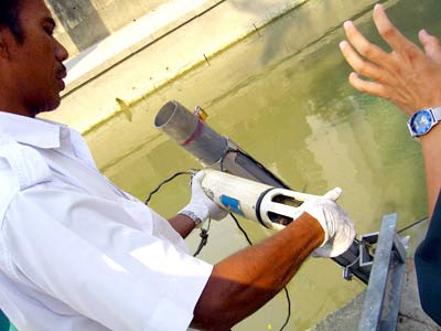Lắp trạm quan trắc để kiểm soát nước sông
