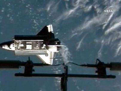 Tàu vũ trụ Endeavour bị thủng bụng