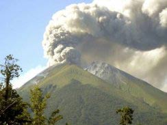 Núi lửa Indonesia phun trào