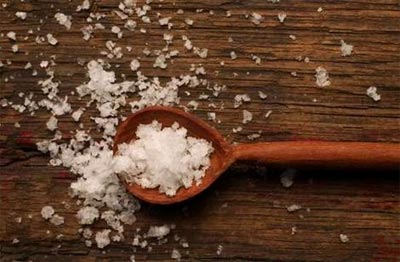 Trẻ con ngày càng cao huyết áp do ăn quá mặn