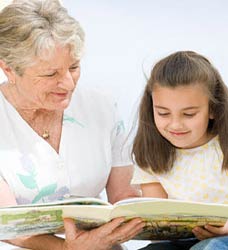 Phụ nữ mãn kinh là để chăm cháu