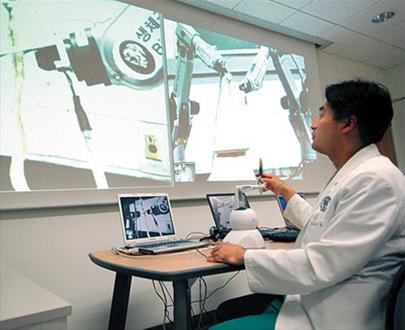 Phẫu thuật bằng robot thông qua Internet