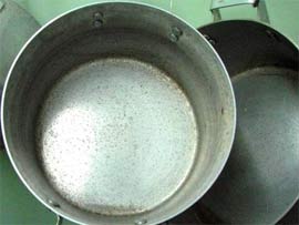 Đồ dùng nhôm từ phế liệu: Nguy hiểm khôn lường