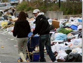 Ý: Khủng hoảng rác ở Napoli