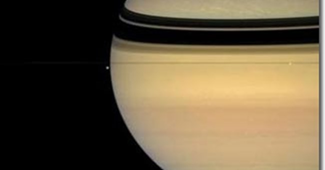 Phát hiện điểm nóng chứa khí nén trên cực bắc sao Thổ