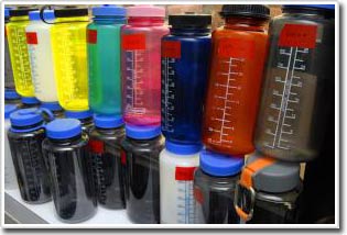 Nước nóng phóng thích các hợp chất có hại trong chai nhựa