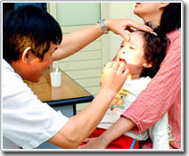 Trẻ có thể bị điếc chỉ vì... sổ mũi