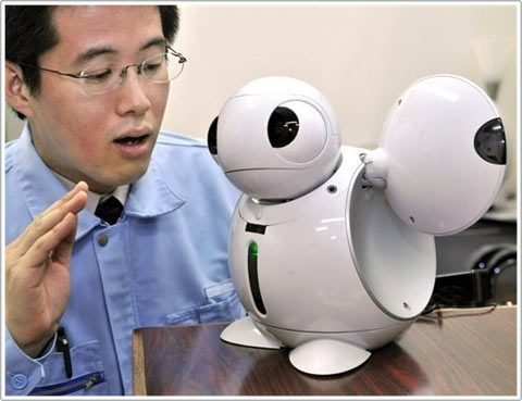 Robot biết điều khiển thiết bị điện tử