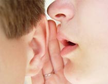 Nên nói lời yêu vào tai trái