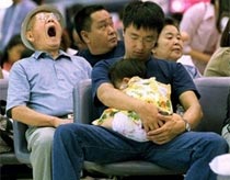 Nhịn ăn để tránh mệt mỏi khi đi máy bay