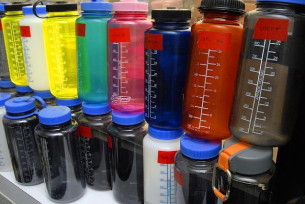 Bisphenol A trong nhựa và mối liên quan với hội chứng chuyển hóa 