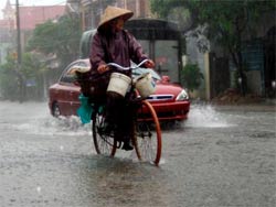 Bão số 7 vào miền Trung sớm, dân không kịp trở tay