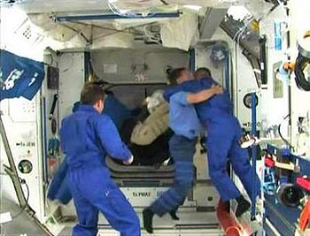 Tàu Endeavour tới trạm không gian