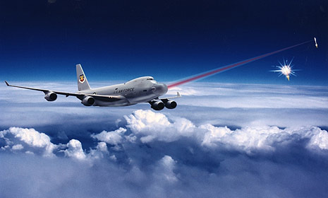 Mỹ lần đầu bắn thử vũ khí laser từ máy bay 