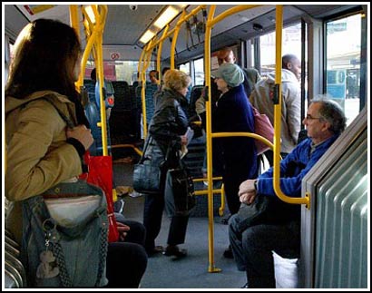 Cách chọn chỗ trên xe bus tiết lộ tính cách