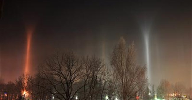 Cột sáng bí ẩn trên bầu trời Latvia