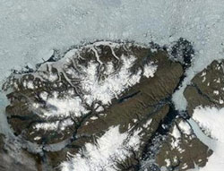 Báo động băng tan bất thường ở Bắc Cực