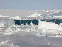 Một khối băng lớn tách khỏi Nam Cực 