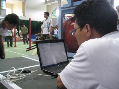 Các đội Robocon miền Trung thử sân
