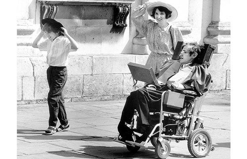 Cuộc đời của Stephen Hawking qua ảnh