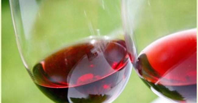 Uống nửa cốc rượu mỗi ngày có thể tăng tuổi thọ thêm 5 năm