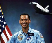 Người da màu đầu tiên làm lãnh đạo NASA