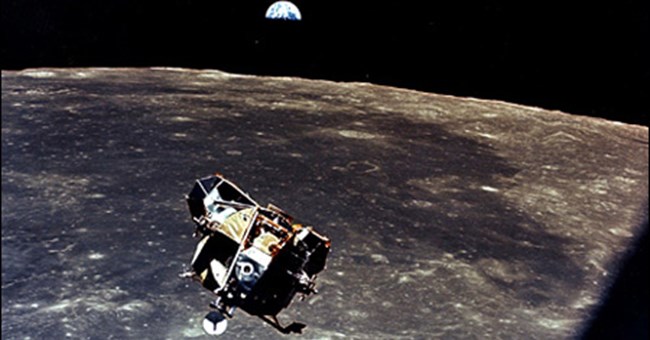 Phát hiện mới về phát ngôn của Neil Armstrong trên mặt trăng