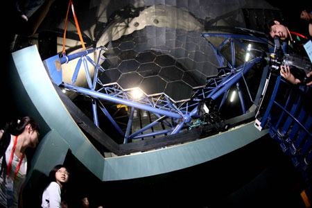 Trung Quốc chế tạo kính thiên văn lớn nhất 