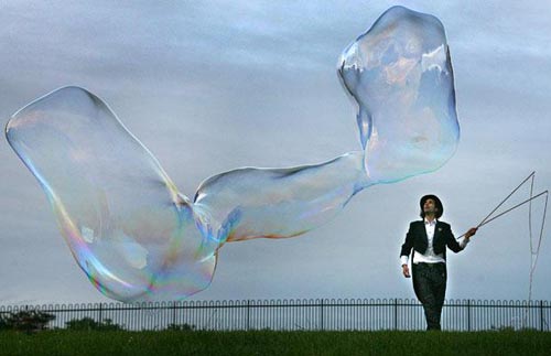 Quả bong bóng xà phòng lớn nhất thế giới