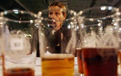 Uống bia có thể tránh được bệnh loãng xương