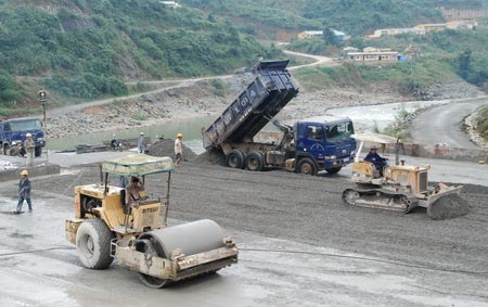 Chi chít thủy điện miền Trung: Trách nhiệm thuộc về địa phương?