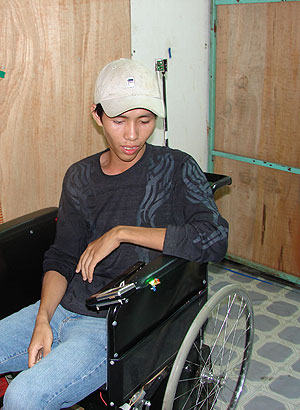 Xe lăn điều khiển bằng đầu