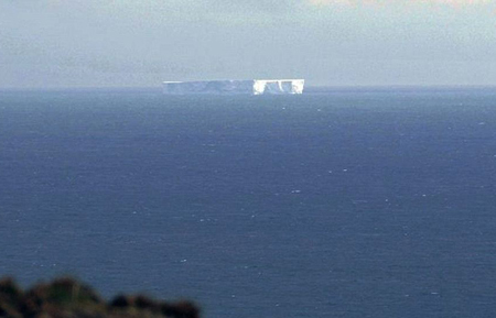 Đảo băng khổng lồ 'đi hoang' 