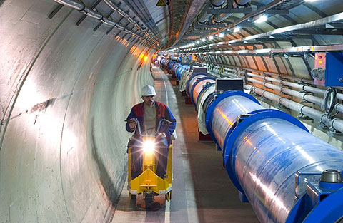 Vén màn bí mật về vũ trụ khi LHC 'tái xuất'