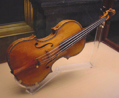 Bí mật lớp verni của cây vĩ cầm Stradivarius