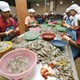 Vỏ tôm không phải là rác