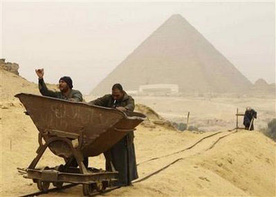 Kim tự tháp không phải do nô lệ xây?