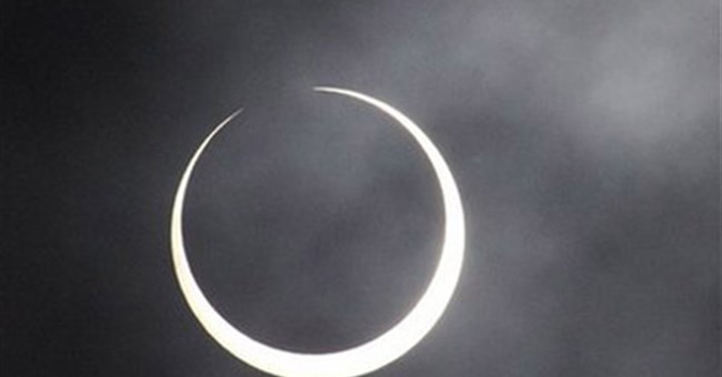 Thế giới ngắm nhật thực hình khuyên