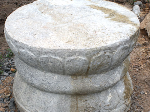 Phát hiện ba khối đá hình trống đồng ở Cố đô Hoa Lư
