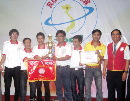 ĐH Bách khoa Đà Nẵng vô địch 'Robot min 2009'