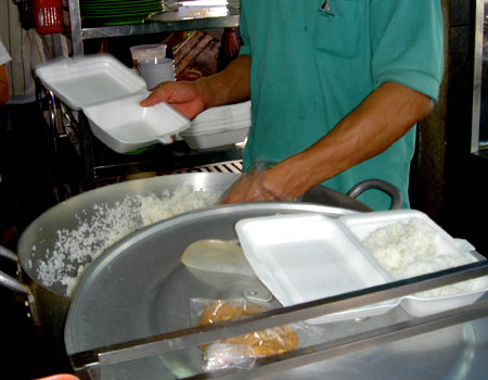 Đồ ăn đựng trong hộp xốp có thể phá hủy gan