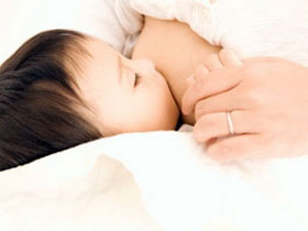 Sữa mẹ làm giảm nguy cơ bị hen suyễn ở trẻ nhỏ