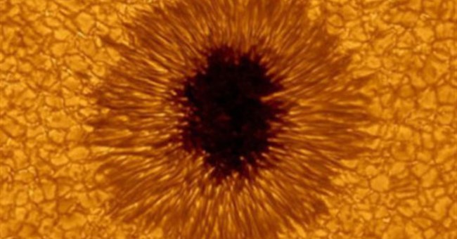 Cận cảnh điểm đen trên Mặt trời