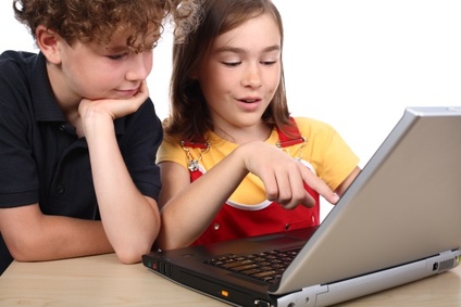 Sinh viên học kém do sử dụng máy tính?